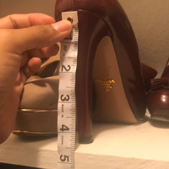 Prada heels size 39.5 - Picture 2 of 2